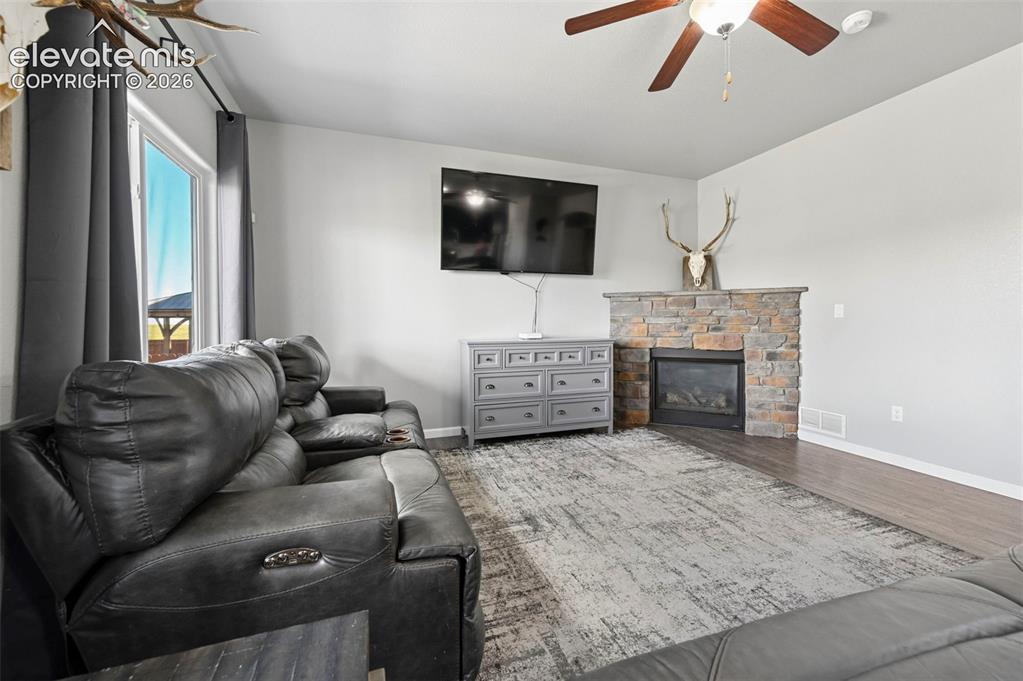 Image 6 of 47: Living Room