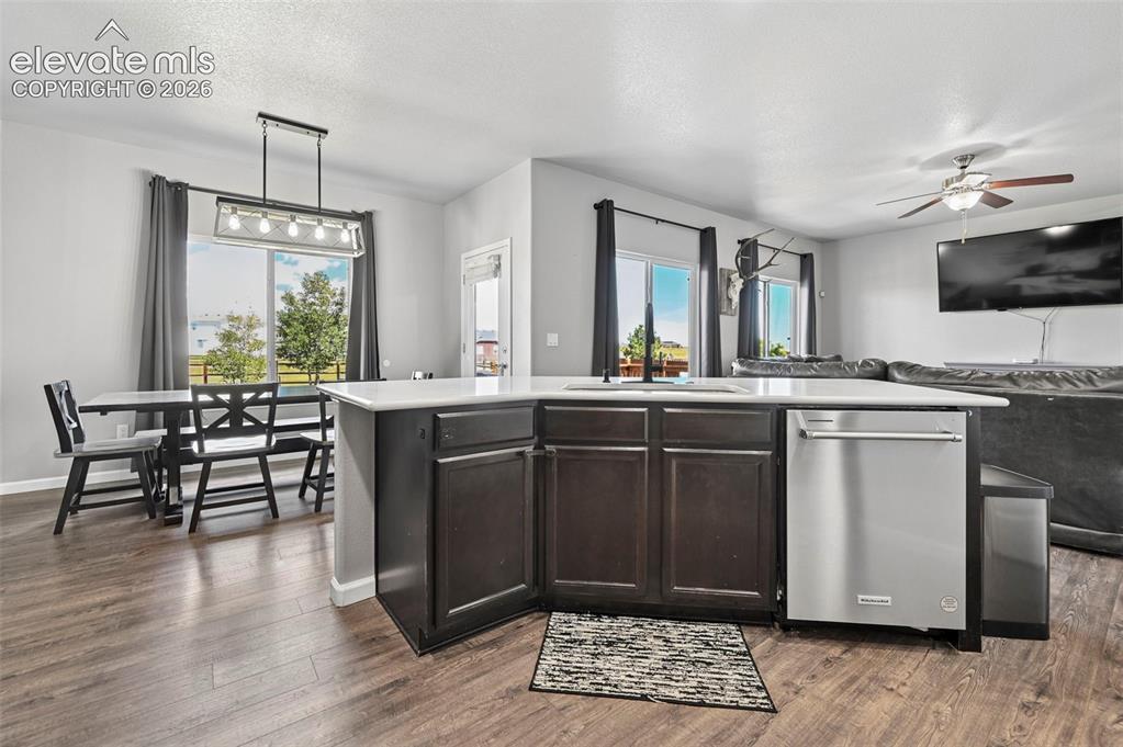 Image 9 of 47: Kitchen