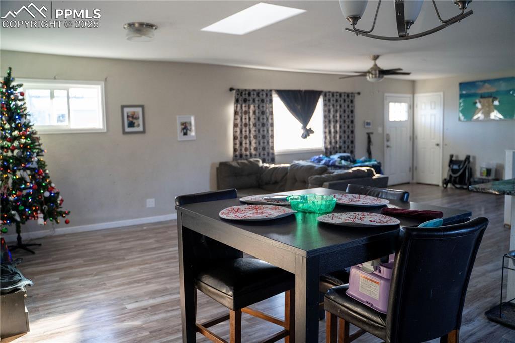 Image 3 of 15: Dining Area