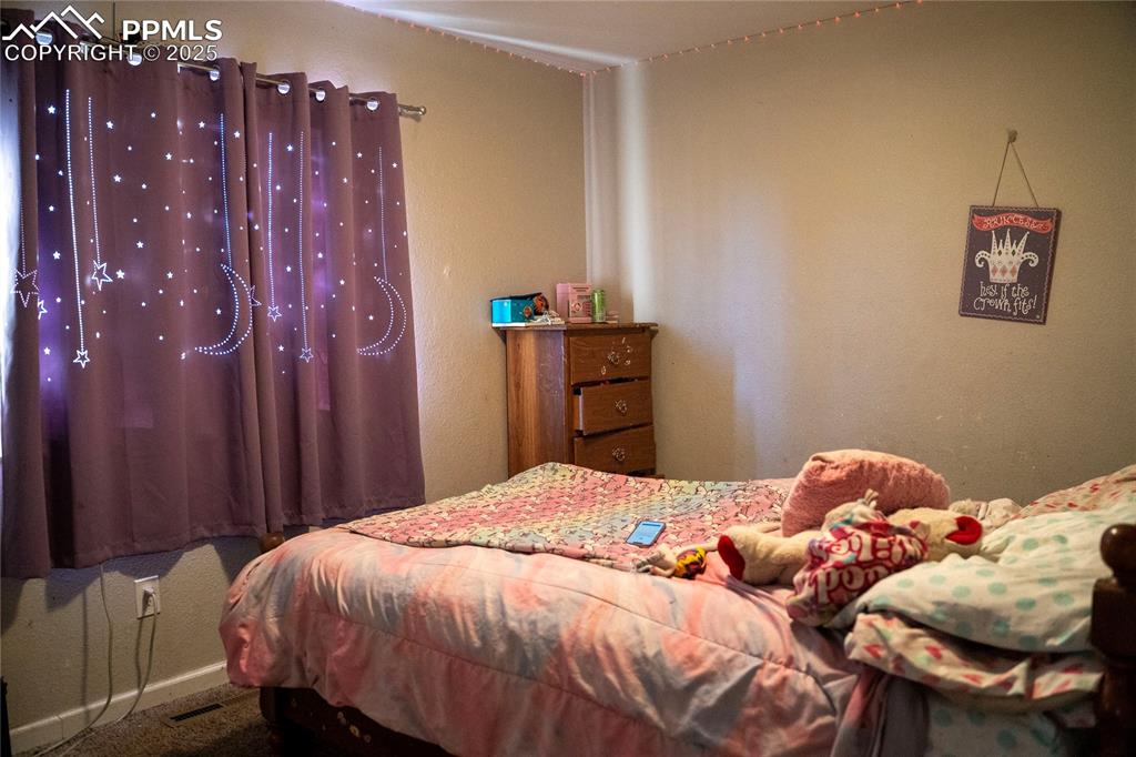 Image 7 of 15: Main level bedroom