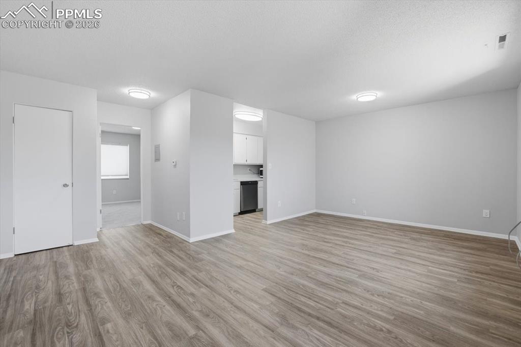 Image 10 of 34: Large living room.