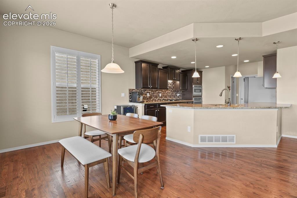 Image 15 of 48: Dining Area
