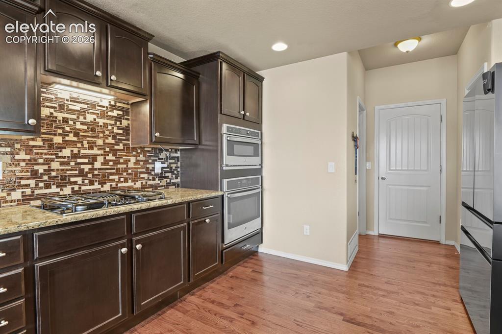 Image 17 of 48: Kitchen