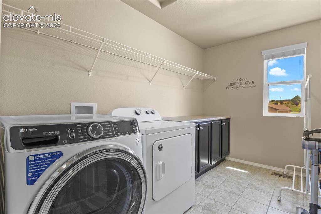 Image 34 of 48: Laundry
