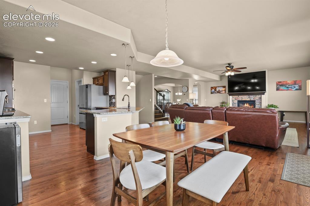 Image 4 of 48: Dining Area