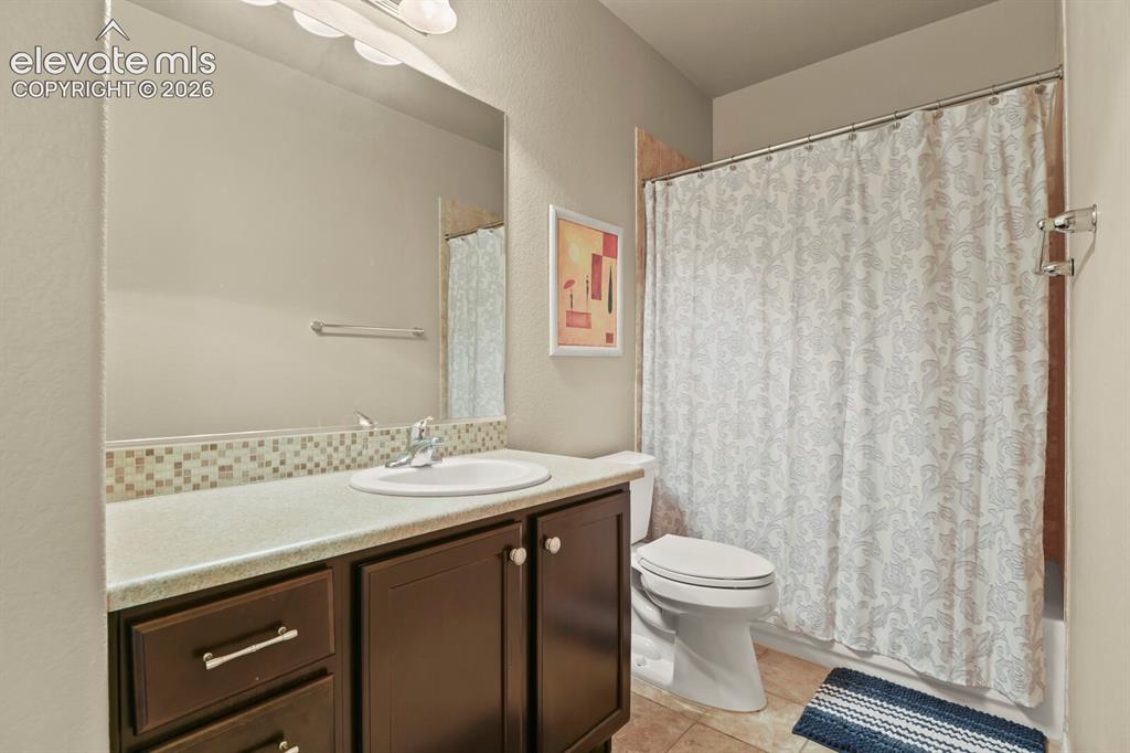 Image 41 of 48: Bathroom