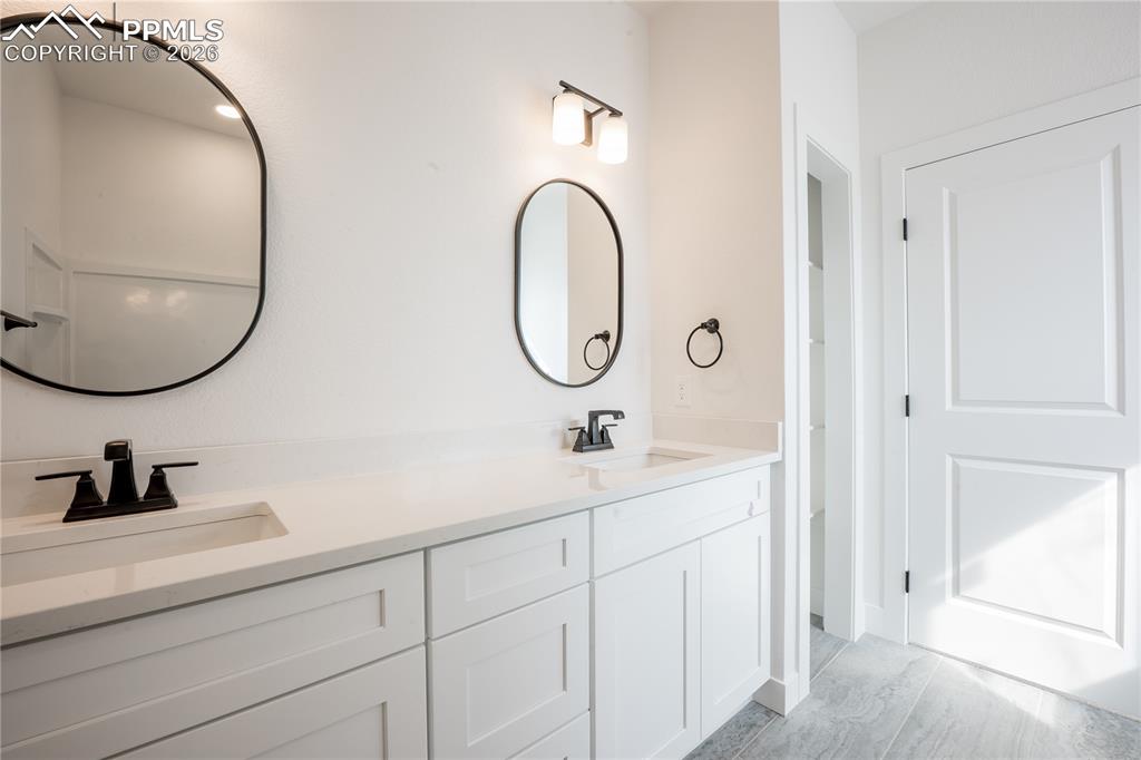 Image 11 of 24: Bathroom