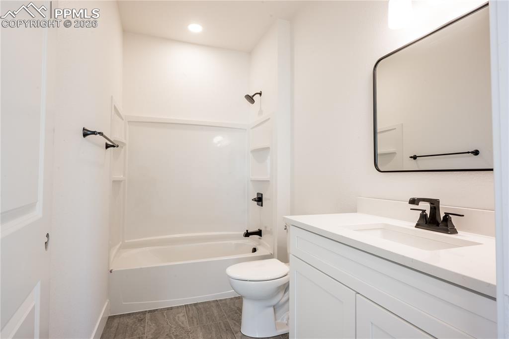 Image 12 of 24: Bathroom