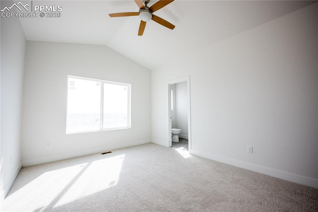 Image 15 of 24: Bedroom
