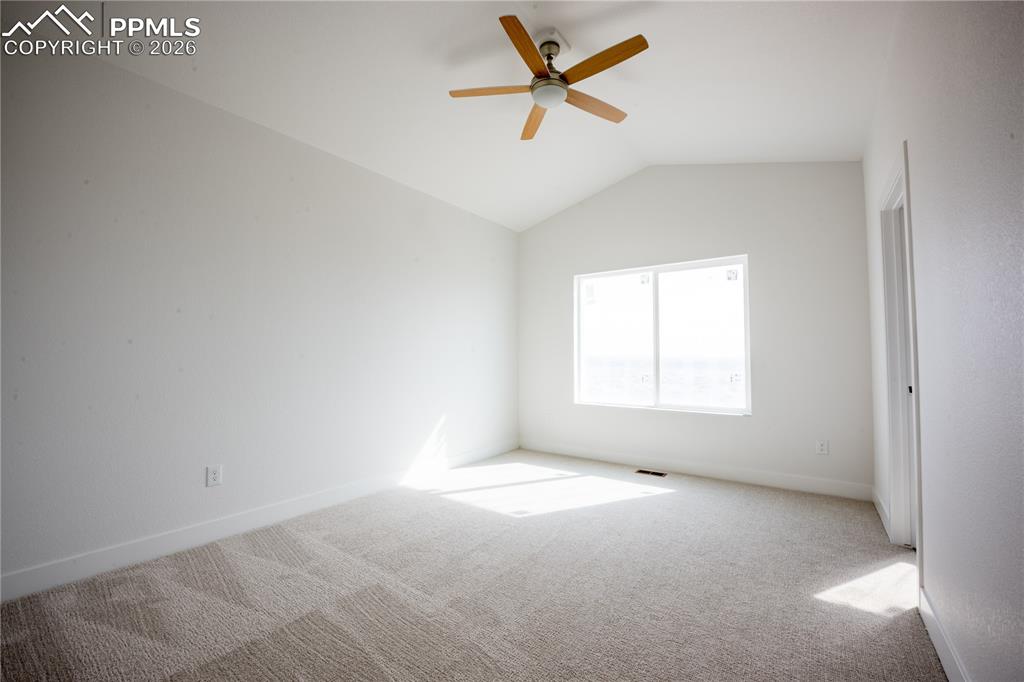 Image 16 of 24: Bedroom