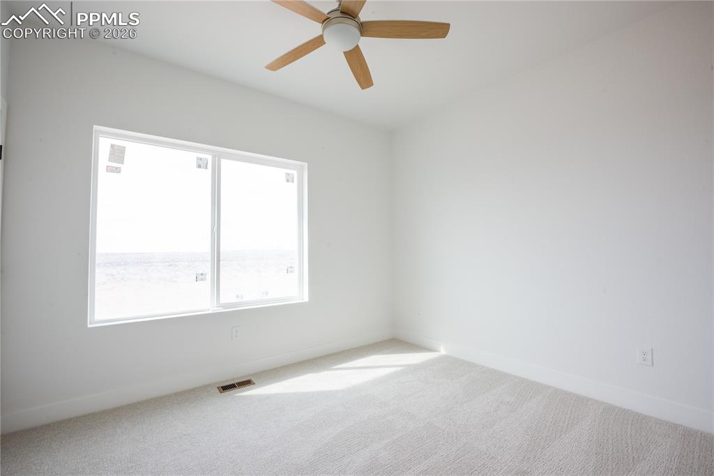 Image 17 of 24: Bedroom