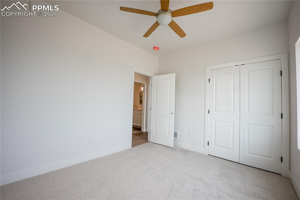 Image 18 of 24: Bedroom