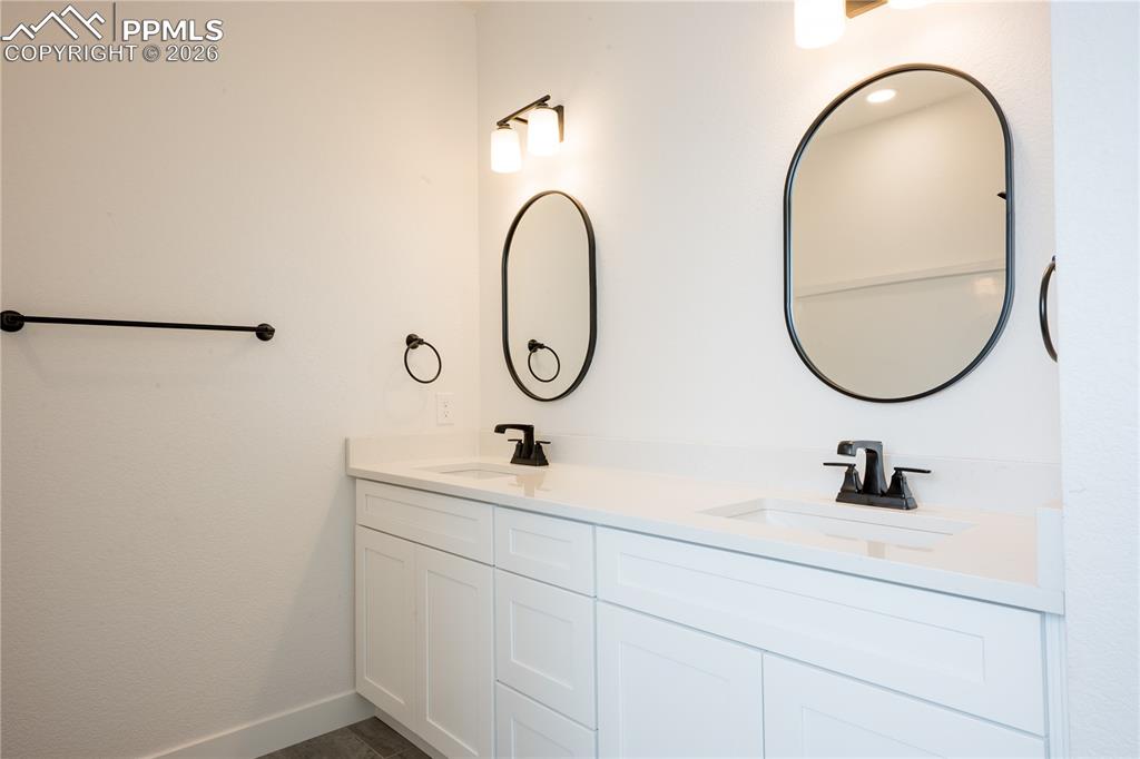 Image 8 of 24: Bathroom
