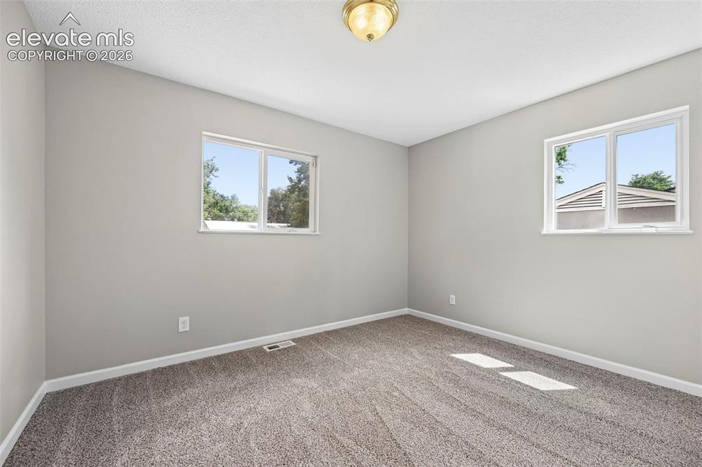 Image 10 of 32: Bedroom
