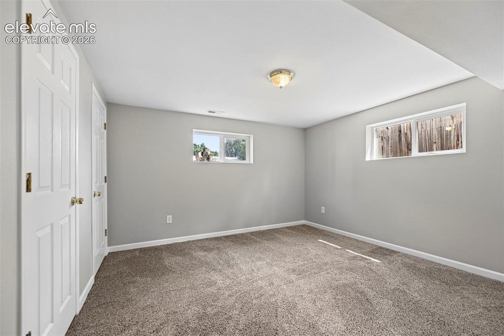 Image 16 of 32: Bedroom