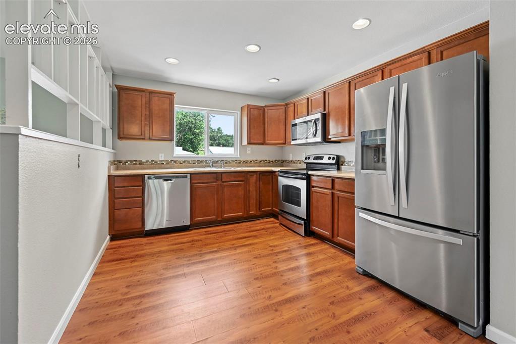 Image 6 of 32: Kitchen