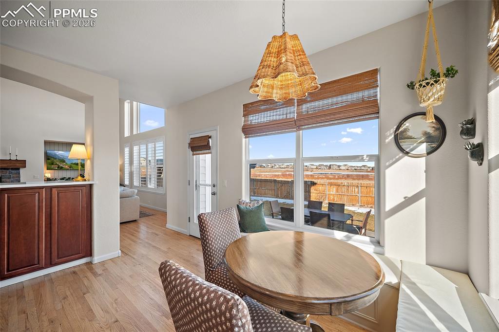 Image 19 of 50: Dining Area