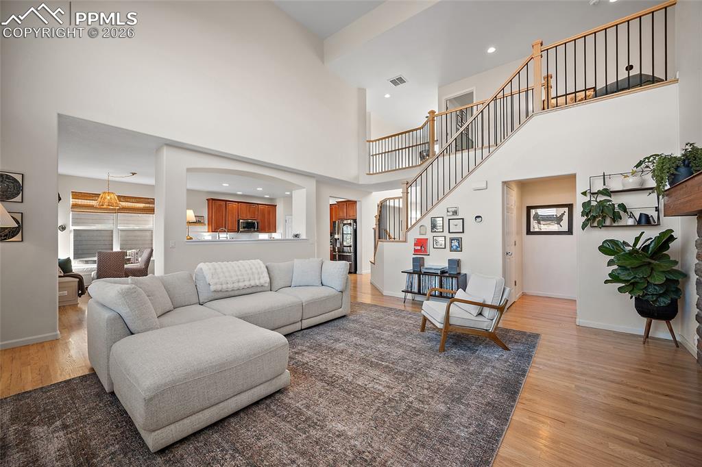 Image 23 of 50: Living Room