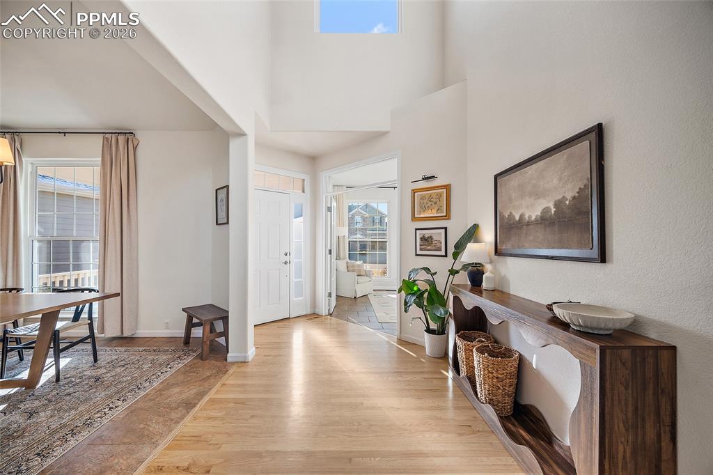 Image 26 of 50: Entry