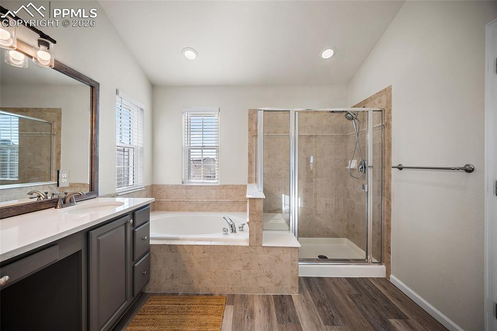 Image 35 of 50: Bathroom