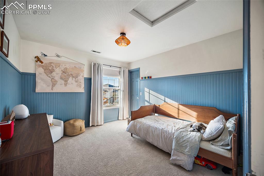 Image 36 of 50: Bedroom