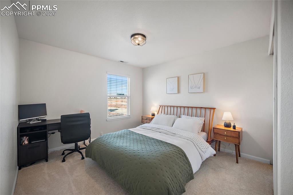 Image 39 of 50: Bedroom