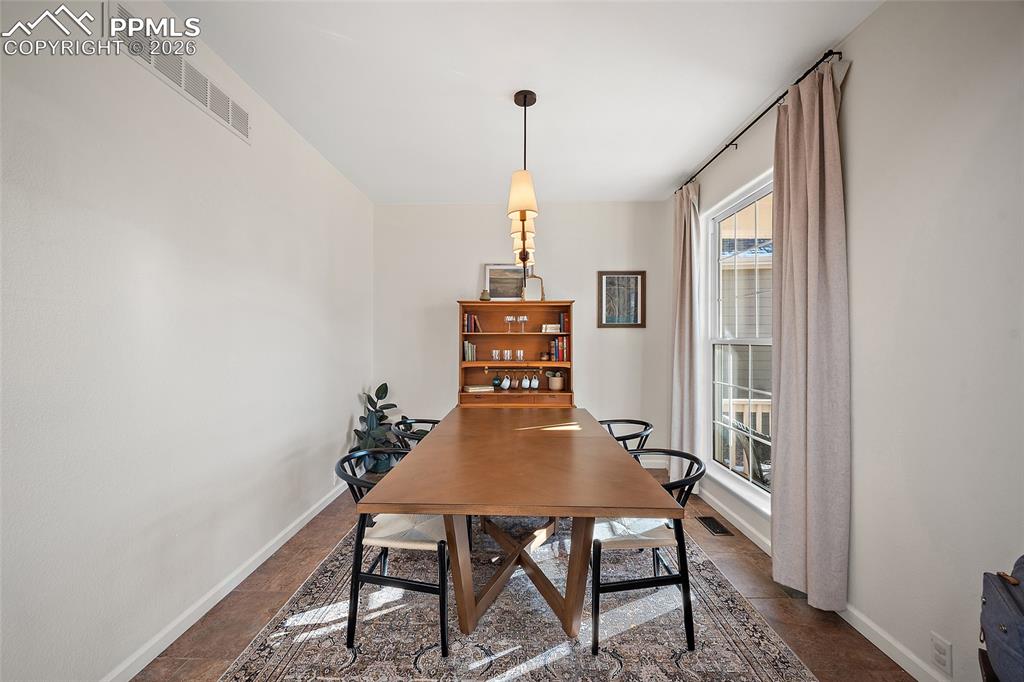 Image 8 of 50: Office