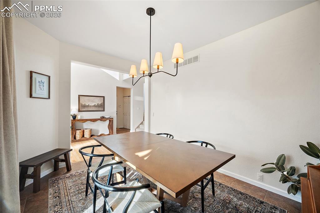 Image 9 of 50: Dining Area