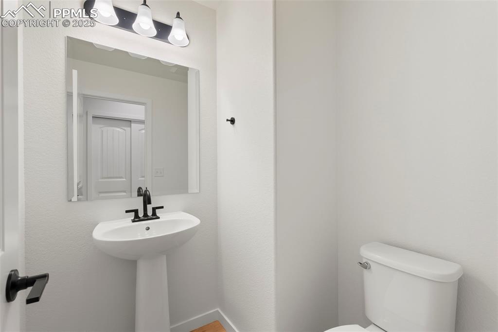 Image 15 of 48: Bathroom