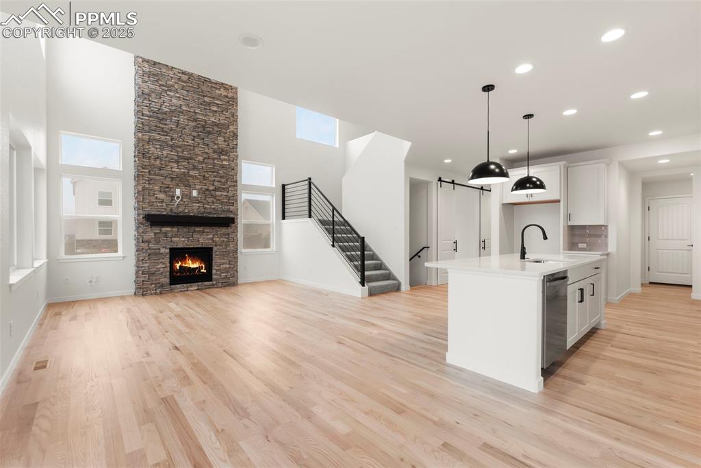 Image 18 of 48: Kitchen