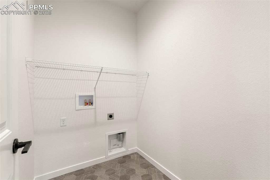 Image 31 of 48: Laundry