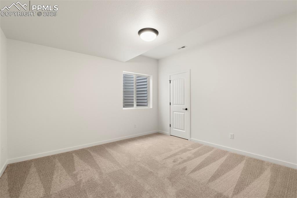 Image 41 of 48: Bedroom