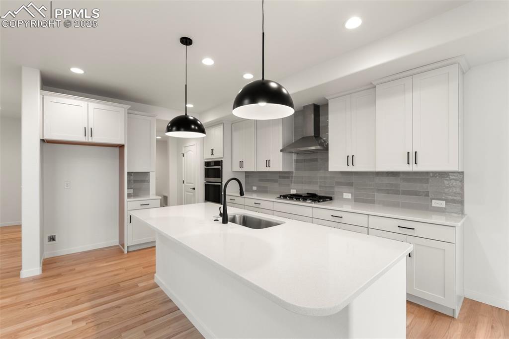 Image 9 of 48: Kitchen