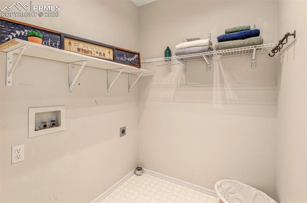 Image 20 of 30: 5x5 main level laundry room.