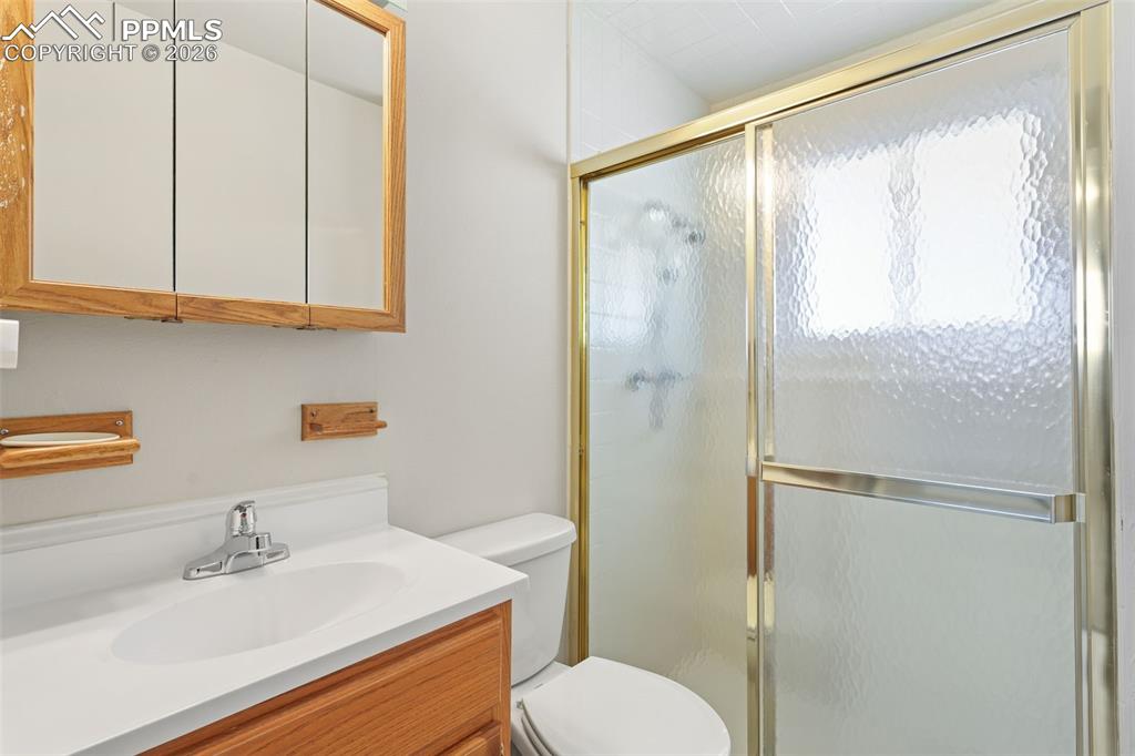 Image 10 of 25: Bathroom