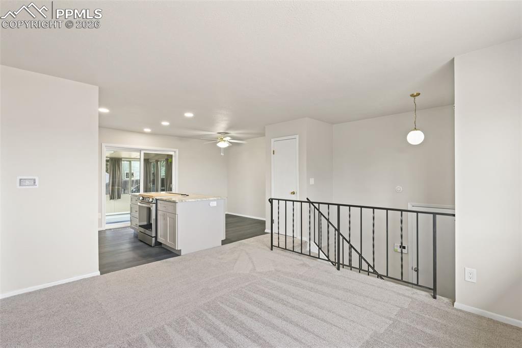 Image 5 of 25: Living Room