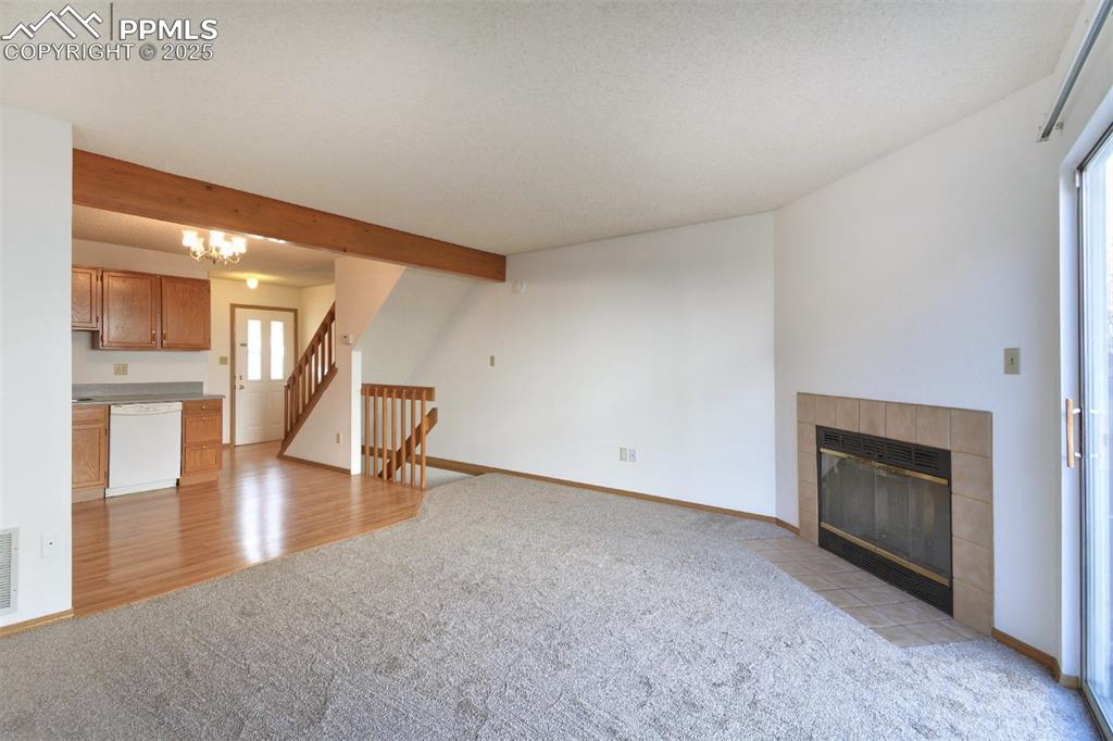 Image 4 of 15: Living Room