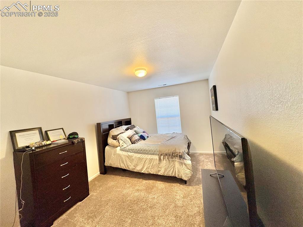 Image 17 of 21: Bedroom