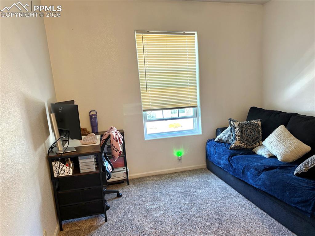 Image 18 of 21: Office