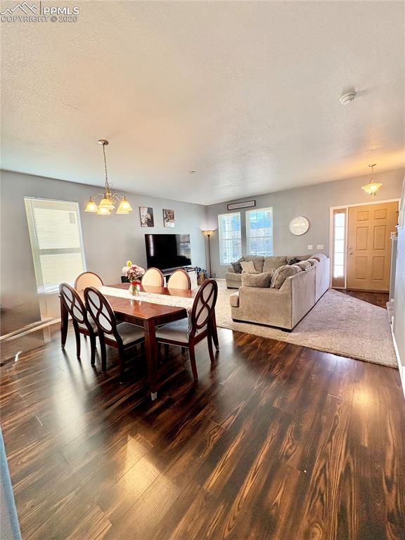 Image 8 of 21: Dining Area