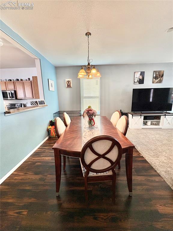 Image 9 of 21: Dining Area