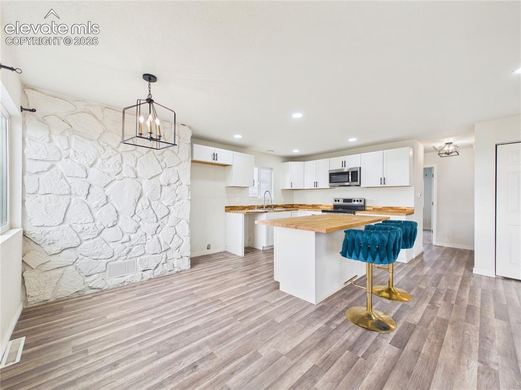 Image 11 of 38: Kitchen