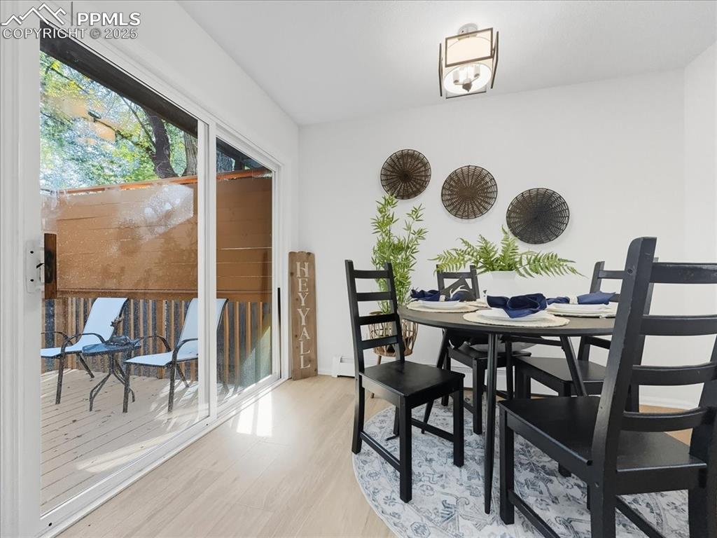 Image 11 of 34: Dining Area