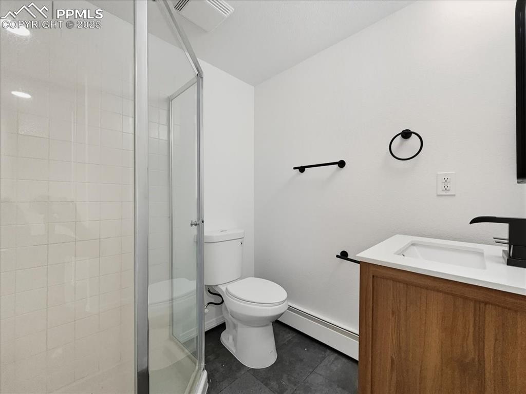 Image 23 of 34: Bathroom