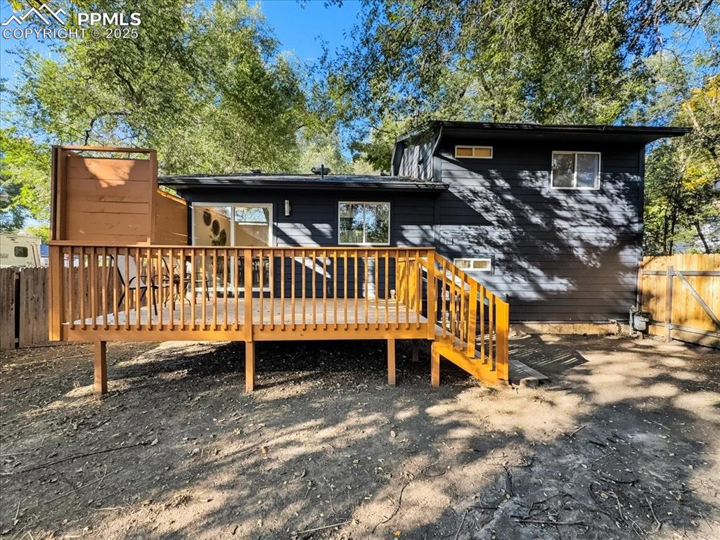 Image 29 of 34: Back of Structure