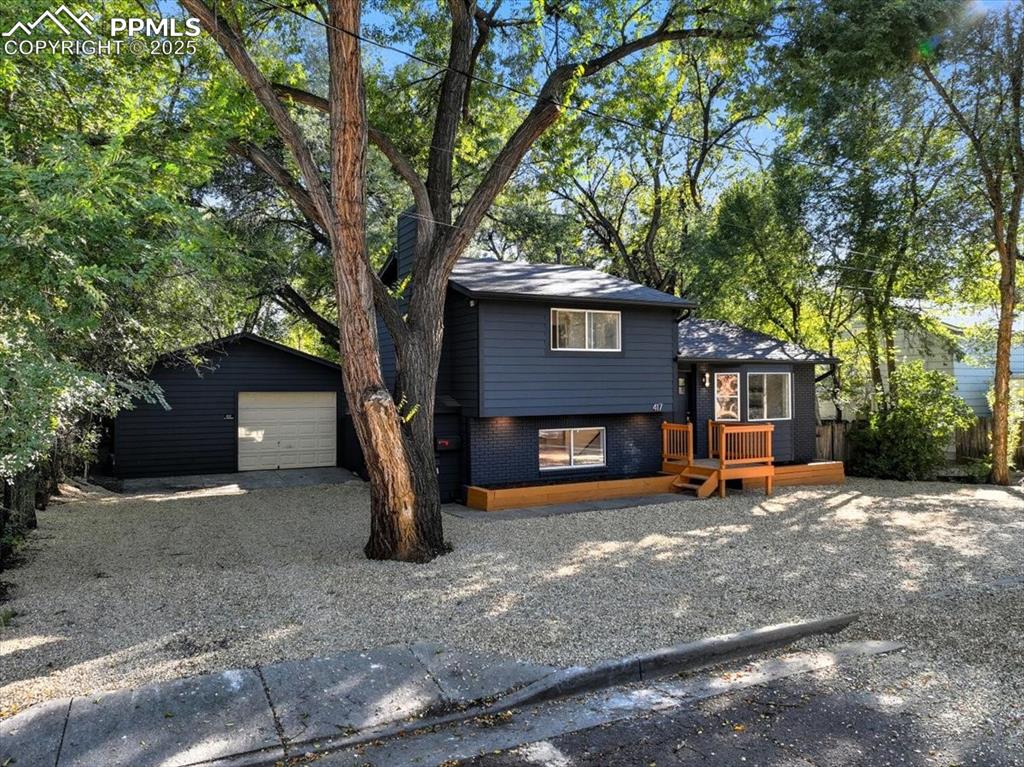 Image 5 of 34: Front of Structure