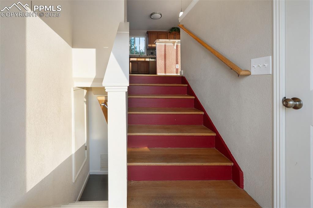 Image 5 of 43: entry stairs