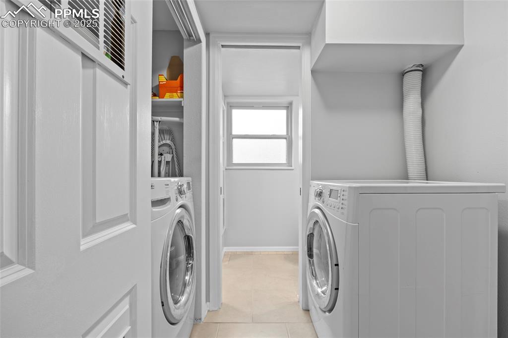 Image 35 of 50: Laundry area