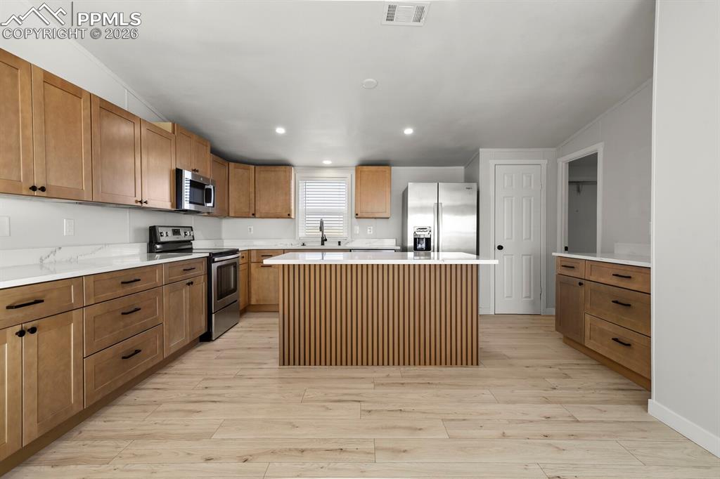 Image 12 of 35: Kitchen