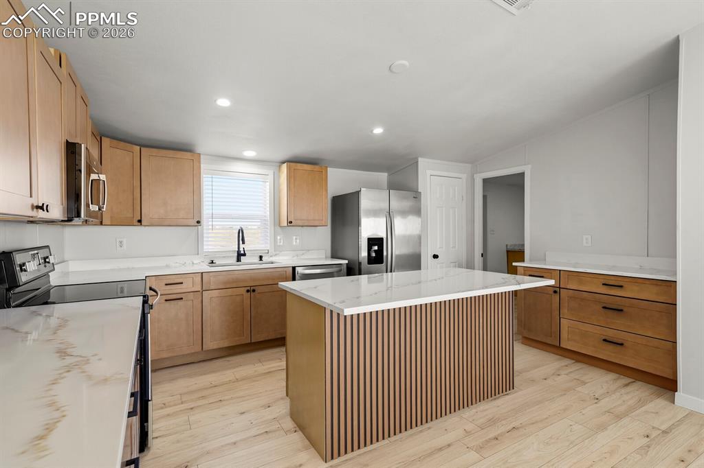 Image 13 of 35: Kitchen